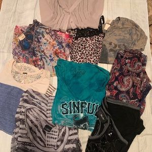 Woman’s small/med 11 tops all from The Buckle